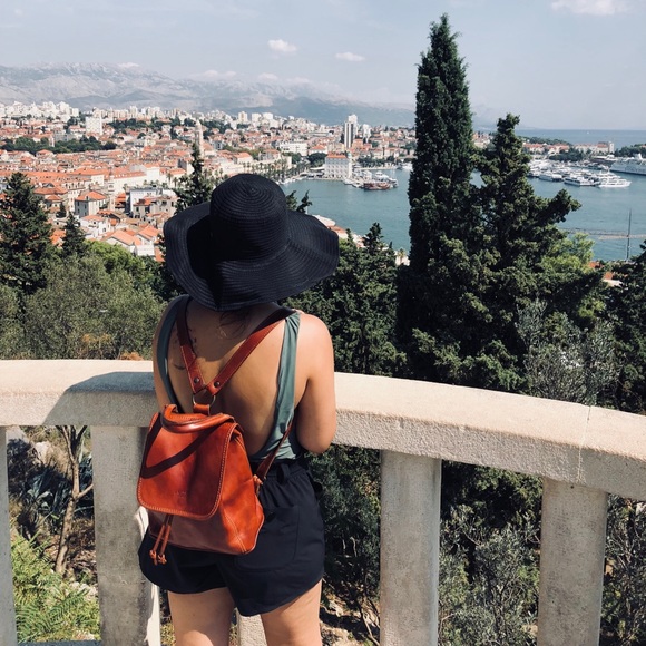 Meet your seller! π10% Seller! Fast Shipper π¦ - Picture 1 of 2